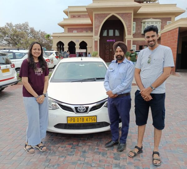 Yellow Plate Taxi Service Amritsar Car Rentals Tempo Traveller in Amritsar Cabs in Amritsar Airport Taxi Service